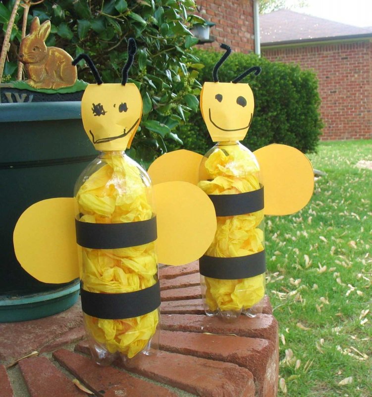 Пчелы из пластиковых бутылок для сада