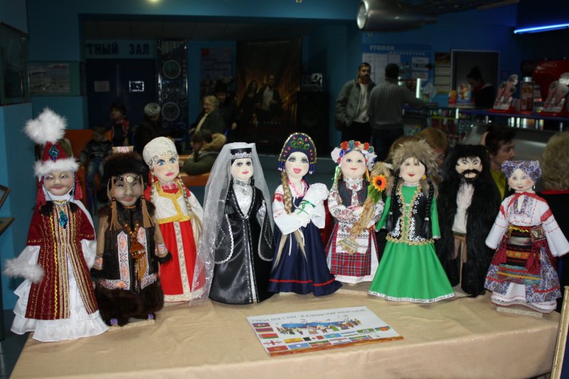 Выставка национальных костюмов народов России
