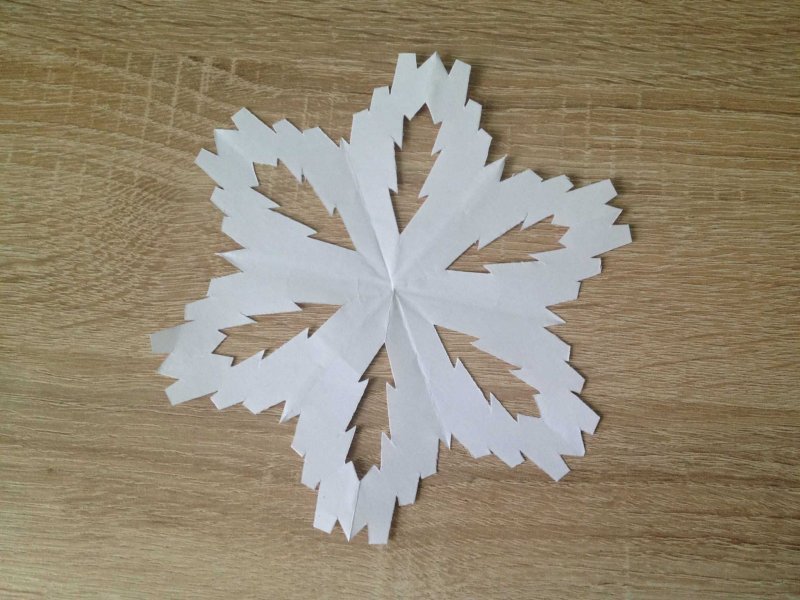 Снежинка из петелек бумаги
