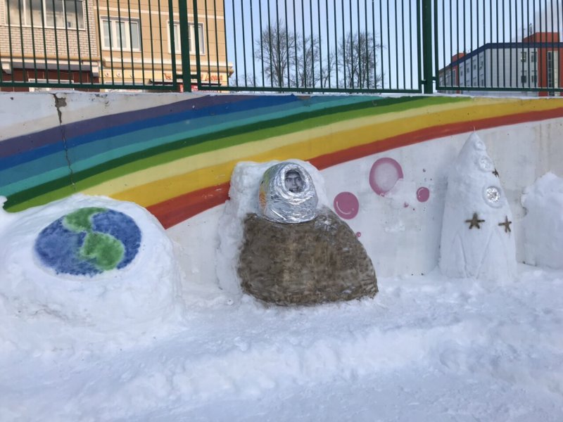 Зимние постройки на участке детского сада