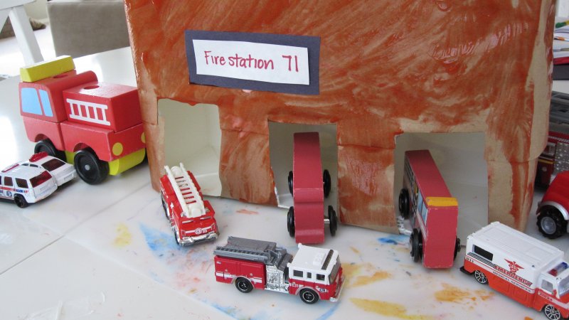 Поделка пожарная машина из картона