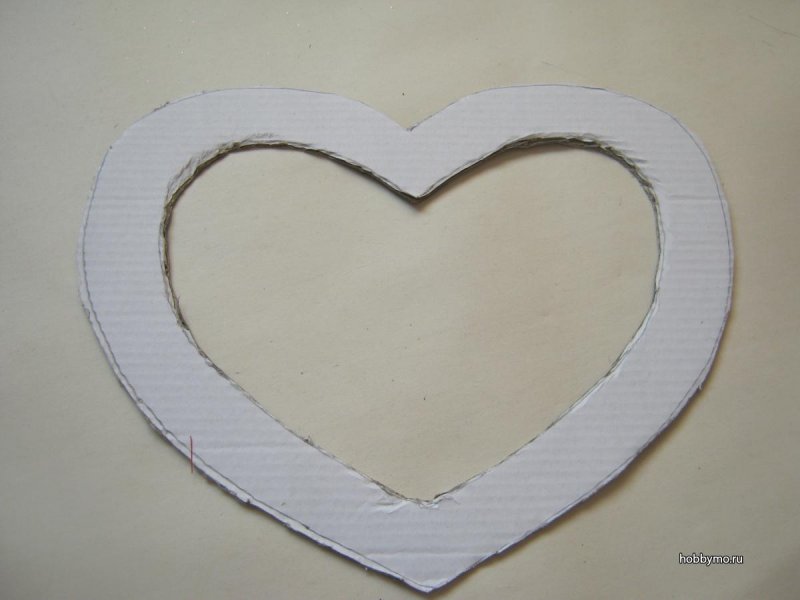 Сердечко вырезанное из картона