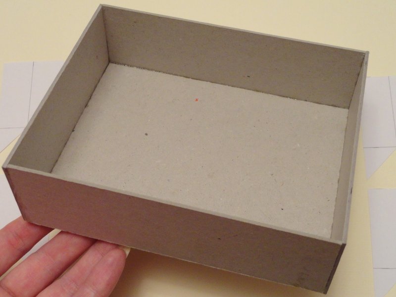 Прямоугольная коробочка из картона