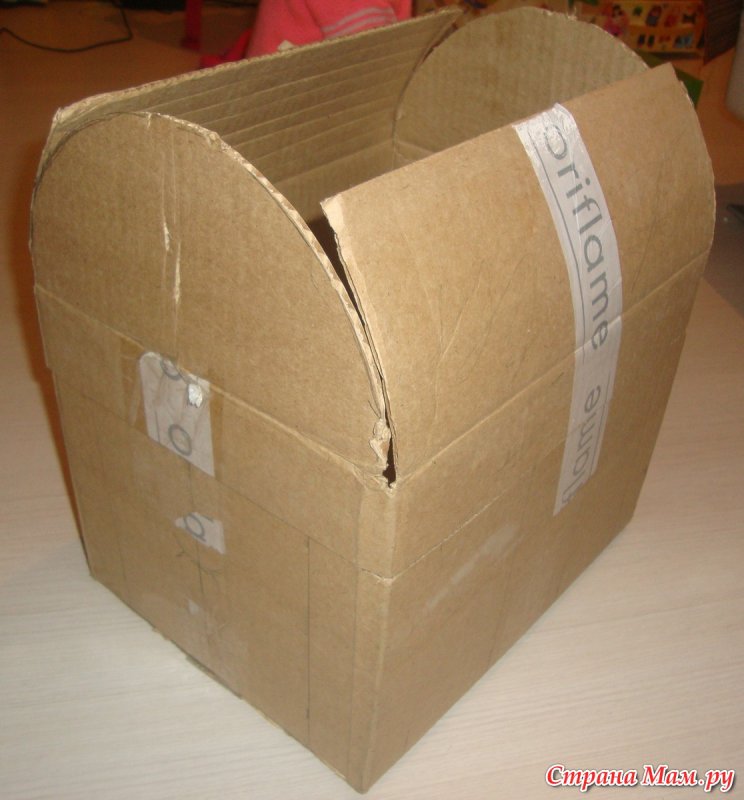 Сундук из картонной коробки