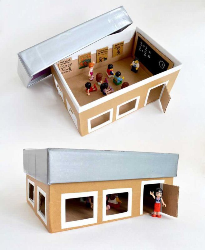 Игрушечный дом из картонной коробки