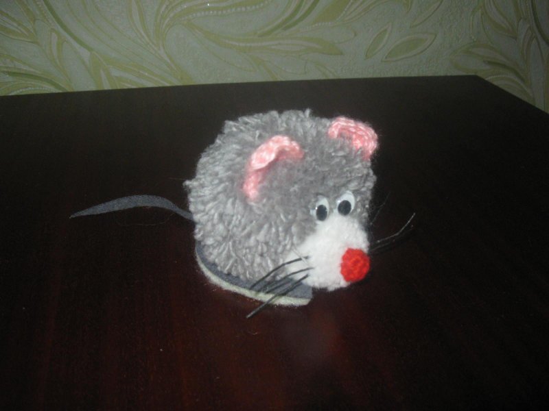 Мышь из помпонов