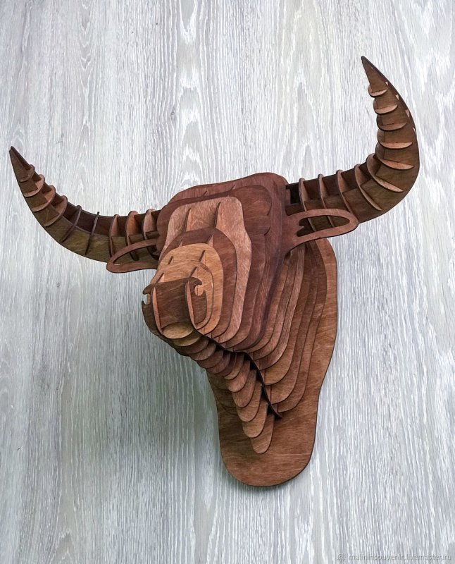 Фигурка быка из дерева