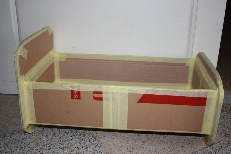 Кукольная кровать из картона