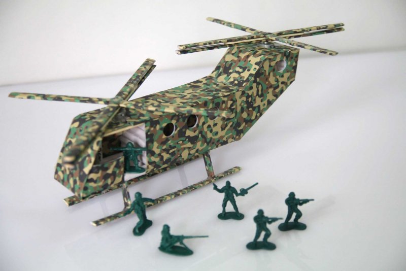 Военный вертолет из бумаги
