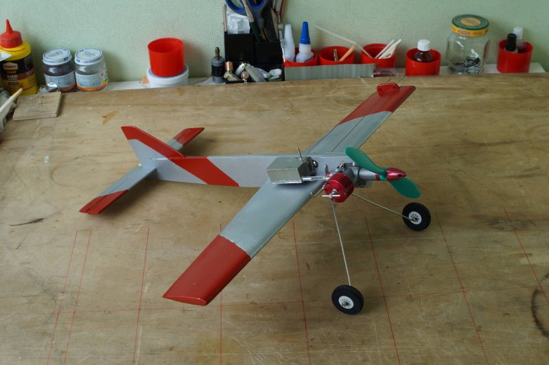 Кордовая модель самолета с двигателем МК 17