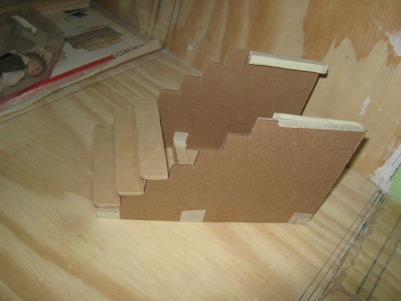 Лестница из картона