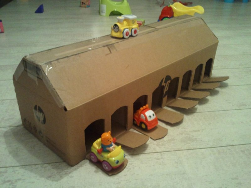 Замок из коробок для детей