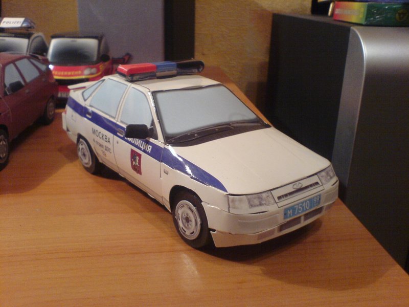 Полицейская машина из коробки