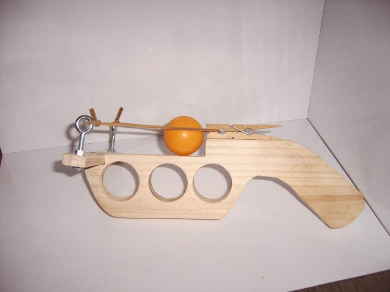 Пинг-понг пистолет стреляющий деревянный