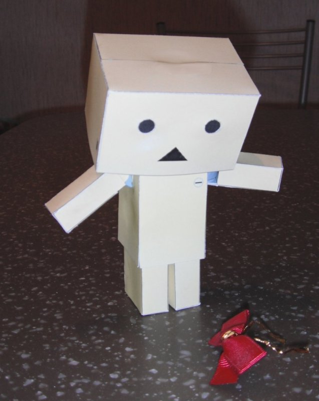 Робот из картонных коробок