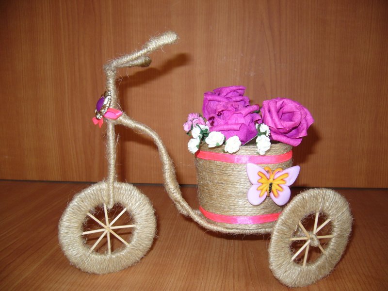 Декоративный велосипед из шпагата