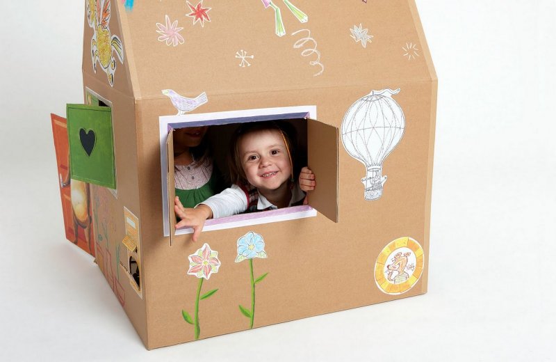 Дом из картонной коробки для ребенка
