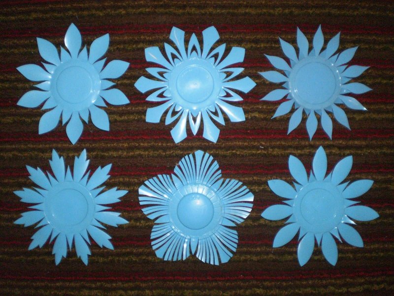 Цветы из пластмассовых стаканчиков