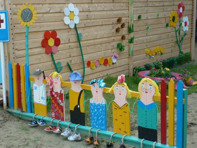 Забор в детском саду на участке