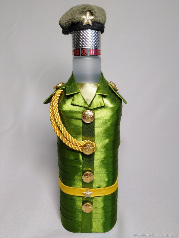 Декор бутылки военный