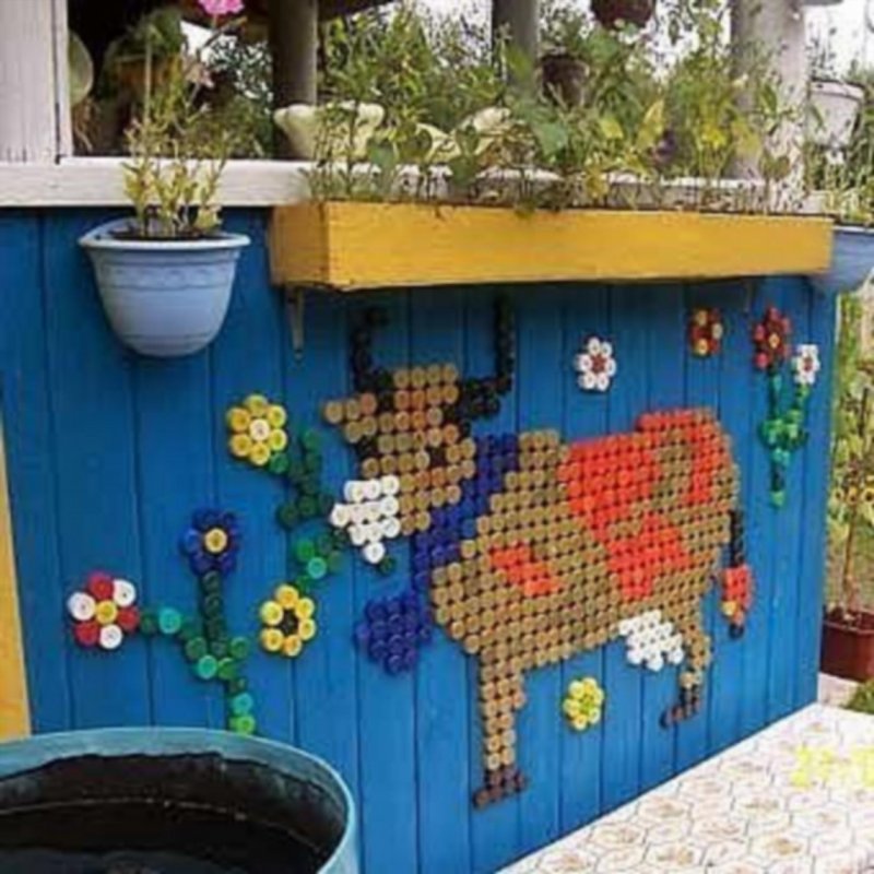Мозаика из пластиковых крышек для сада и огорода