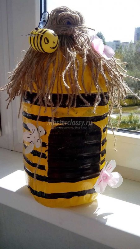 Поделка Пчелка из пластиковой бутылки
