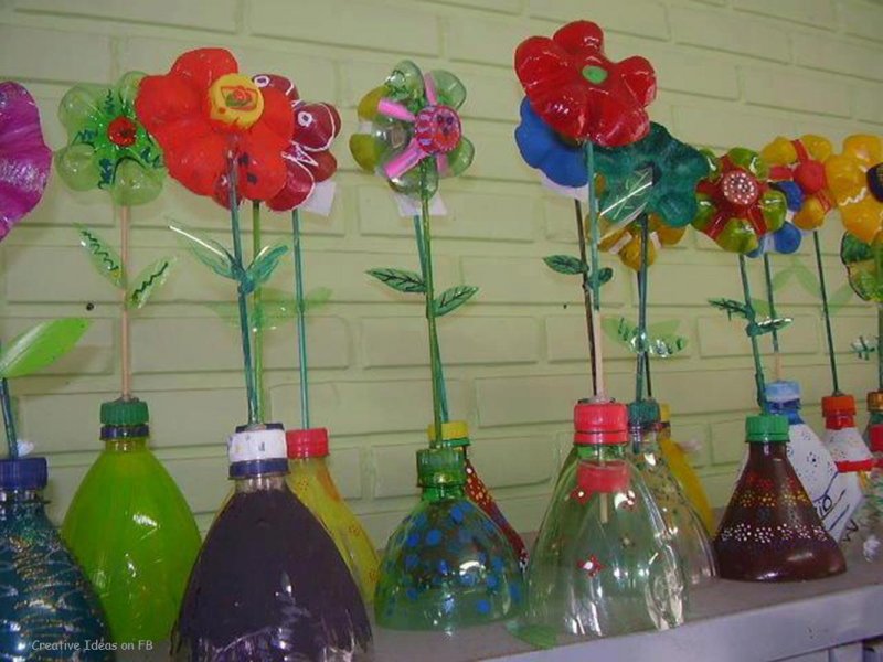 Пластиковые цветы для сада