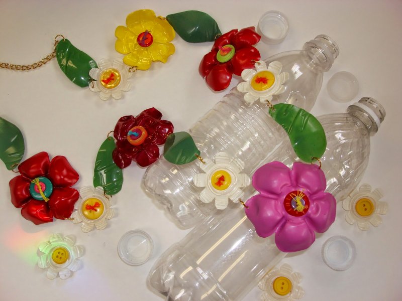 Цветы из пластика