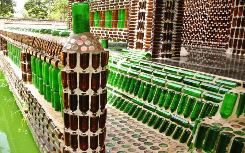 Храм из пивных бутылок Тайланд