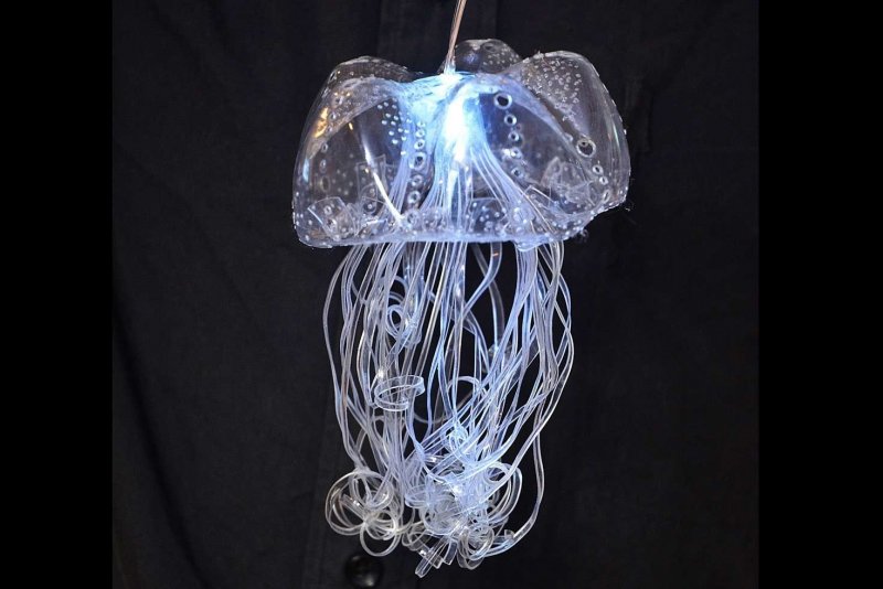 Поделка медуза из бутылки пластиковой