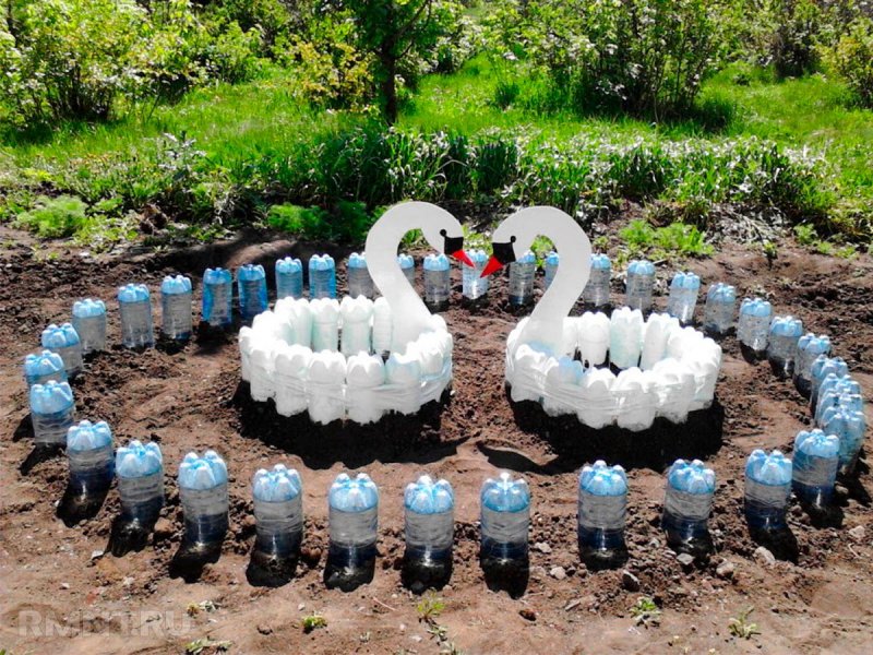 Изделия из пластиковых бутылок для сада