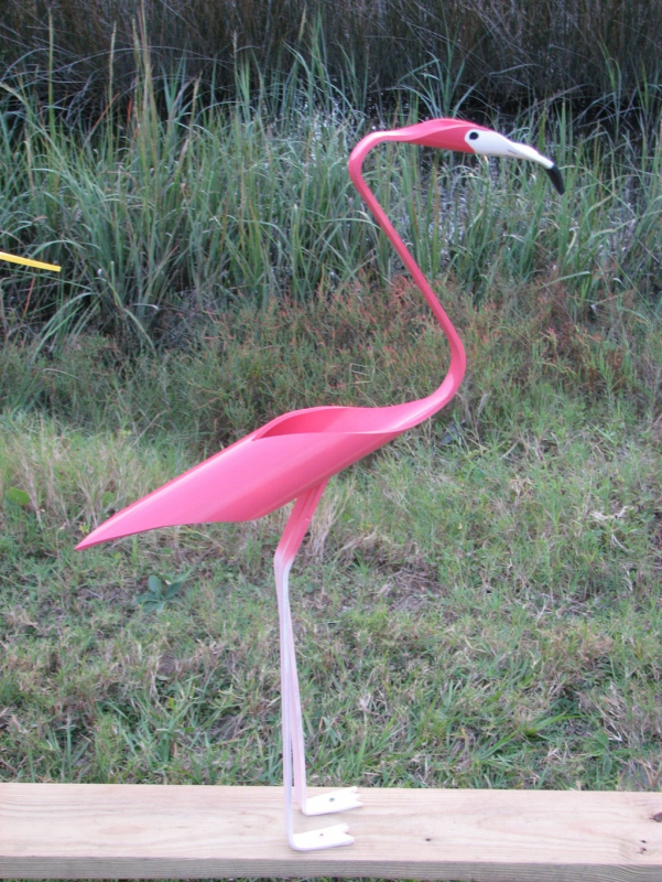 Фламинго из пластиковых
