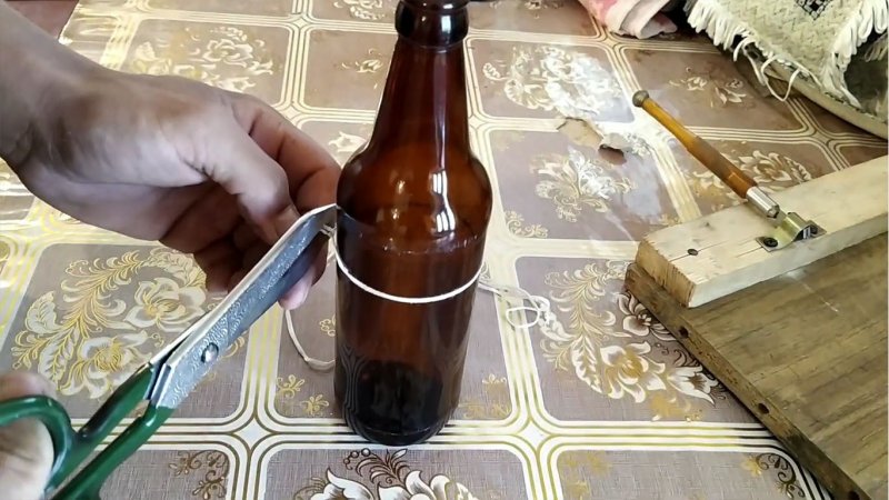 Разрезать бутылку