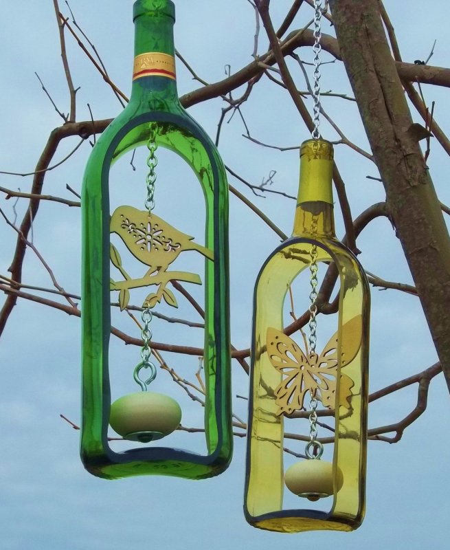 Декор из пустых бутылок