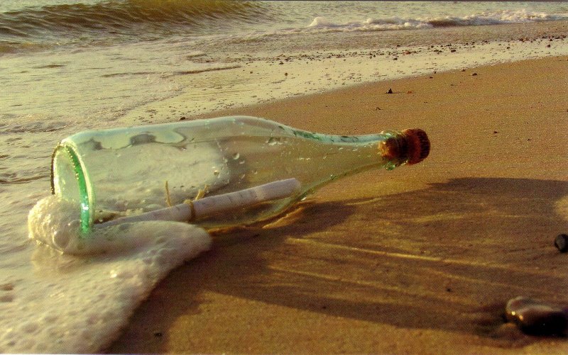 Бутылка с запиской в море