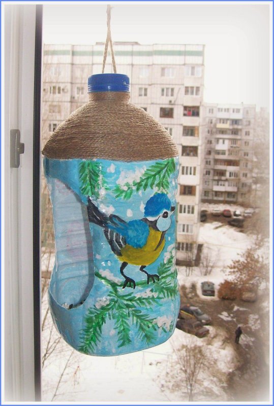 Кормушка для птиц из бутылки 5л