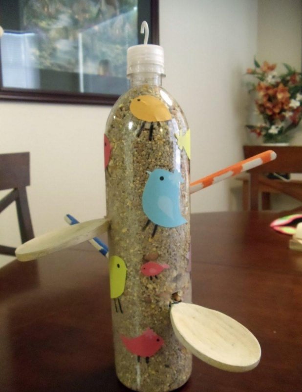 Поделка кормушка для птиц из бутылки