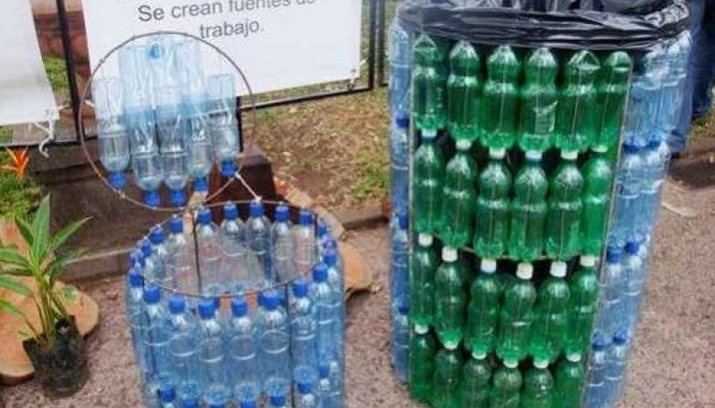 Из пустых пластиковых бутылок