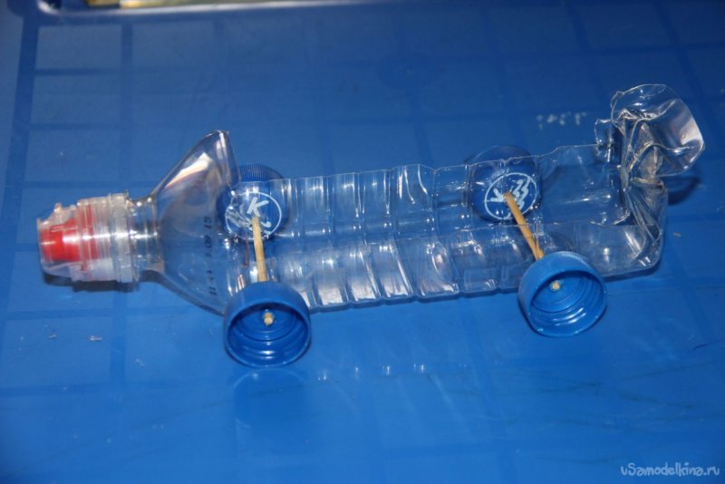 Машинка из пластмассовой бутылки