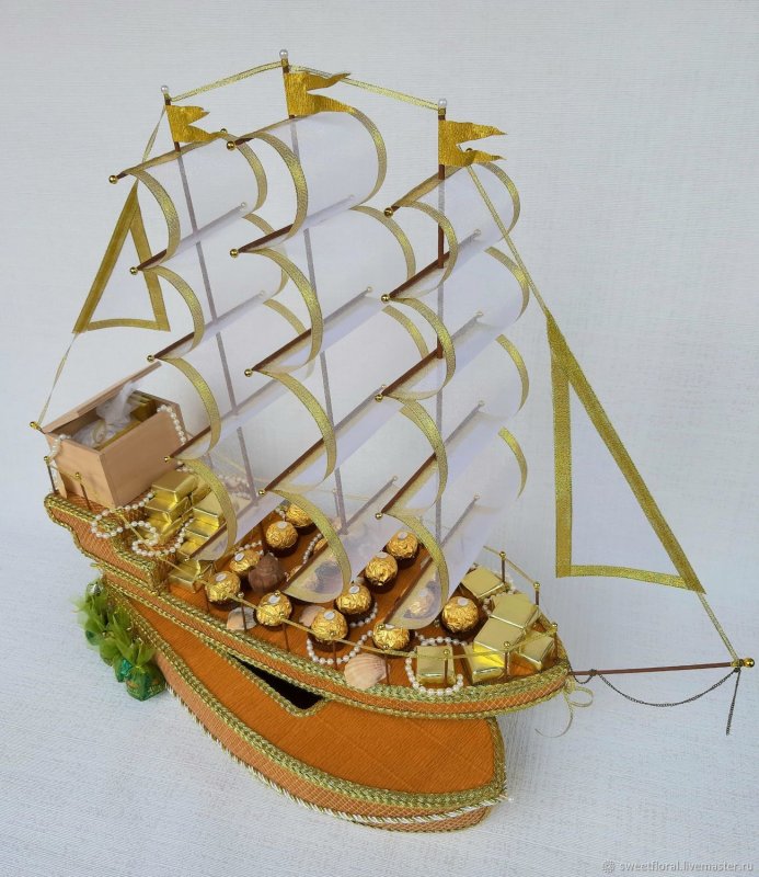 Подарки из конфет корабль