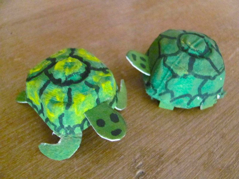 Поделка черепахи из яичных лотков