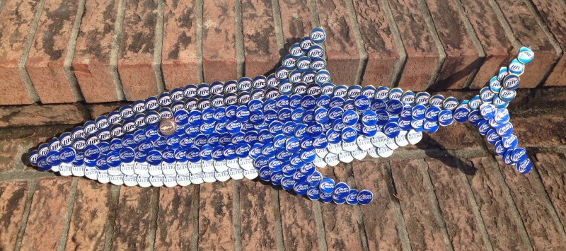 Рыбка из пластиковых крышек