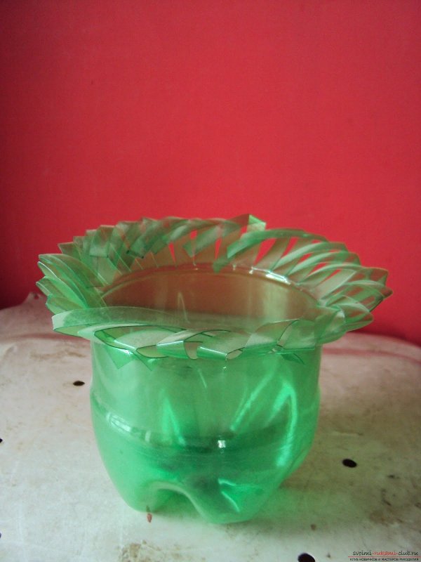 Напольная ваза из пластиковых бутылок