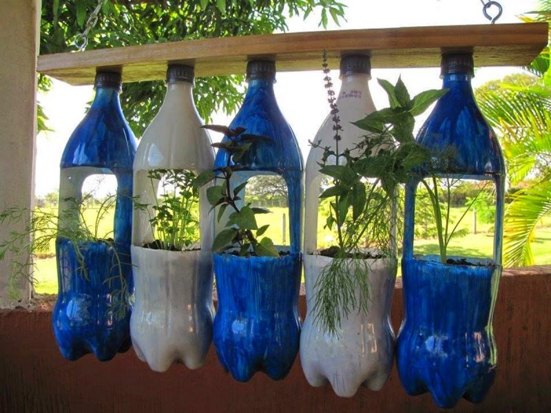 Подвесные горшки из пластиковых бутылок