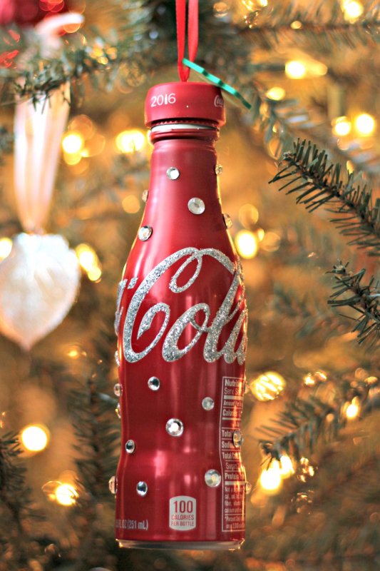 Новогодняя бутылка Кока колы