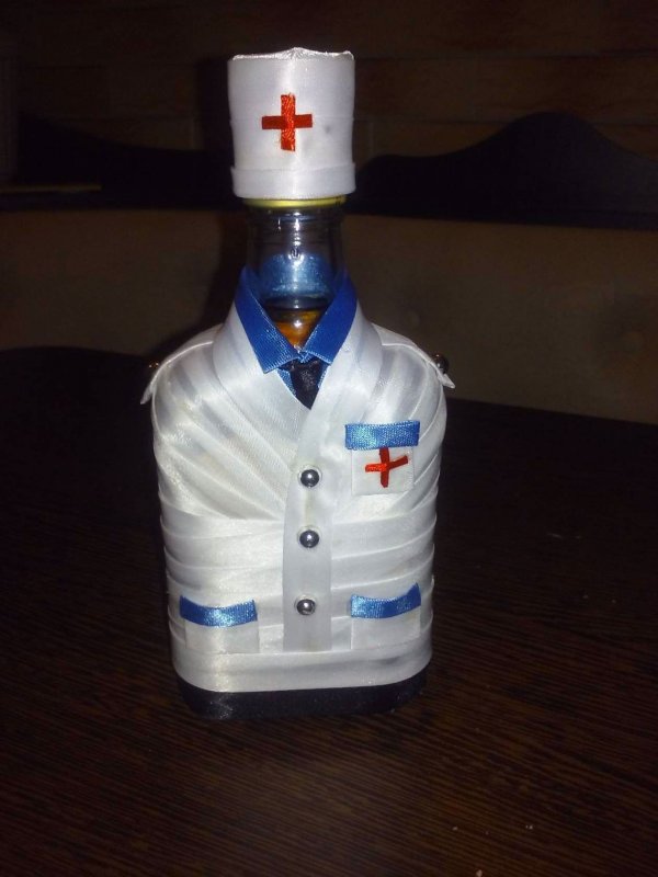 Декор бутылки для мужчины врача