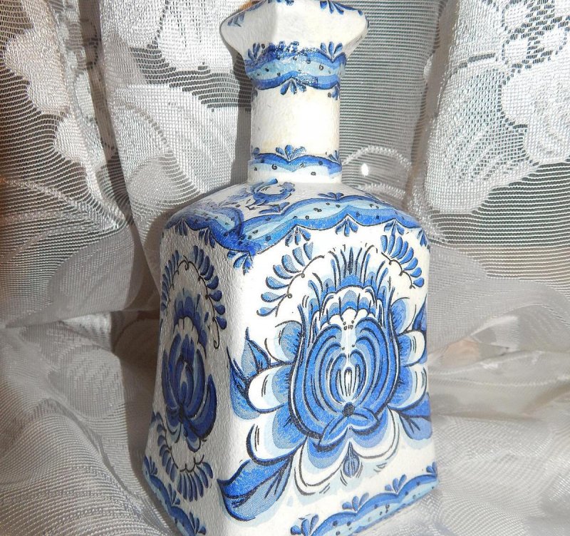 Декоративная бутылка, украшенная бисером