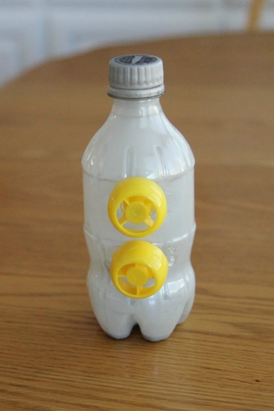 Поделки ко Дню космонавтики из пластиковых бутылок