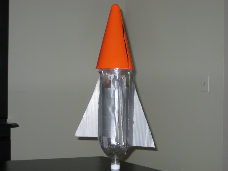 Модель ракеты из бутылки