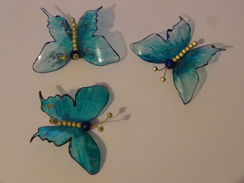 Бабочки из пластмассовых бутылок